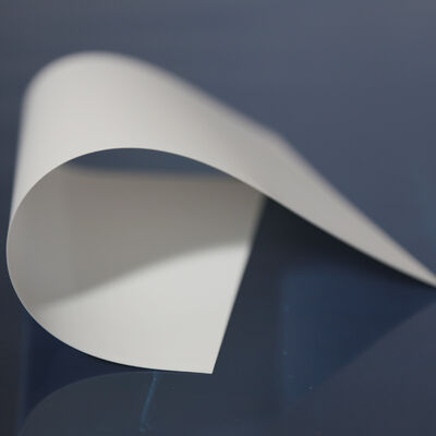 Пленочная основа из ПЭТ, синяя, прозрачная, прочная пленка, подходящая для промышленной упаковки и печати, предлагающая разумную стоимость